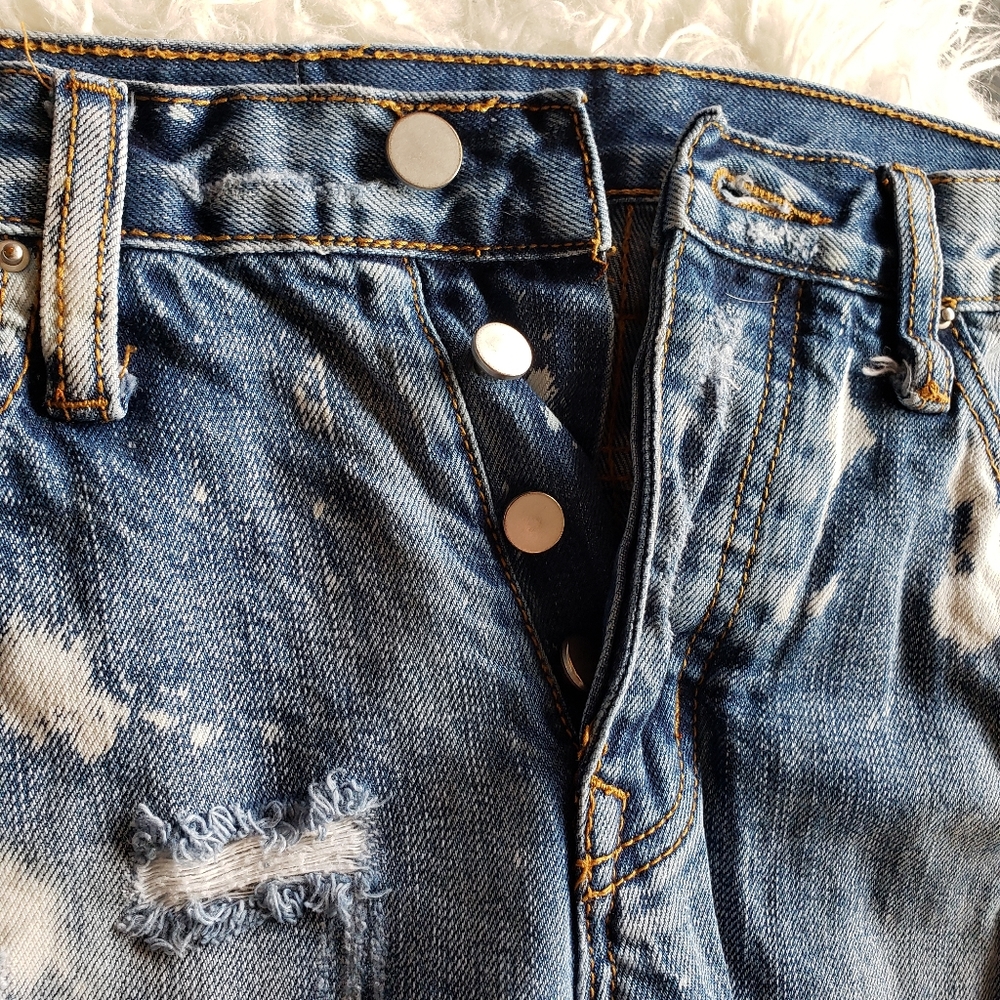Distressed Jeans - Picture 3 of 6